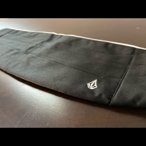 Volcom Bow tie and Cumber-bun reversible NWT Rare - Picture 2 of 9
